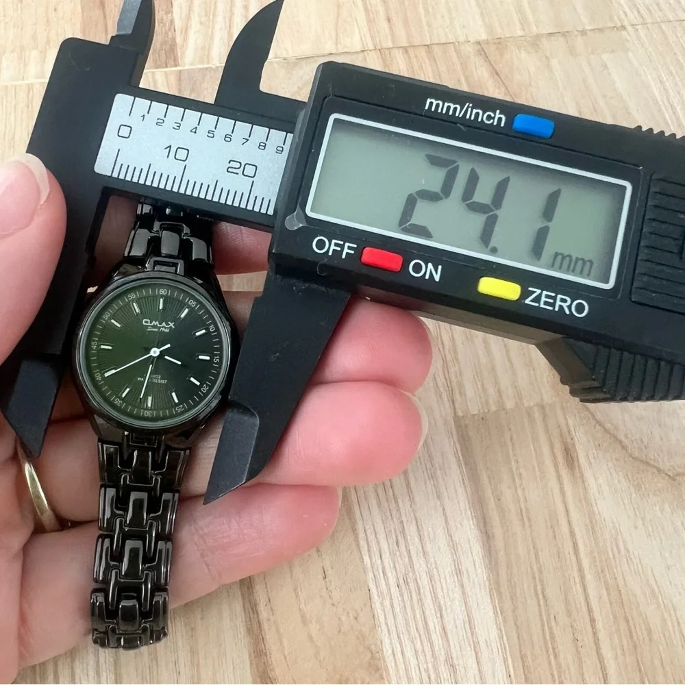 Omax ladies dress watch NEW BATTERY